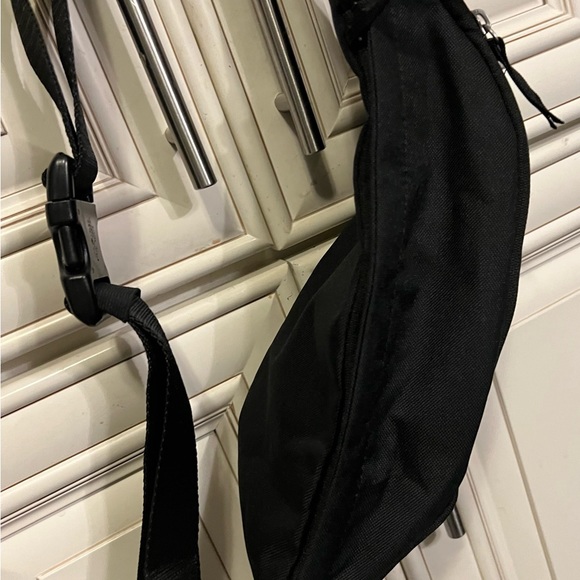 Nike Sportswear Heritage Fanny Pack BA5750-010 - Picture 4 of 11